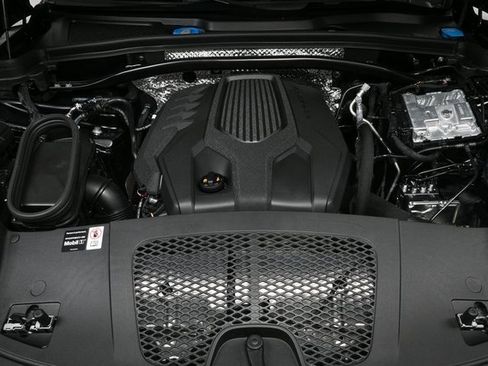 Used 2025 Porsche Macan image 35