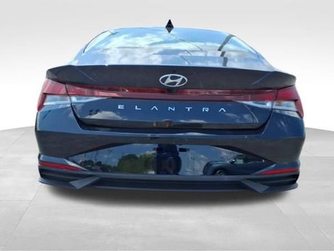 Used 2023 Hyundai Elantra SEL FWD image 4