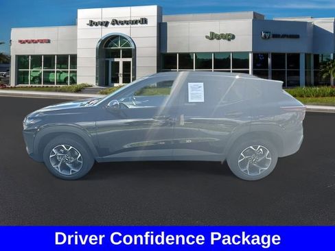 Used 2025 Chevrolet Trax LT w/ Driver Confidence Package image 5