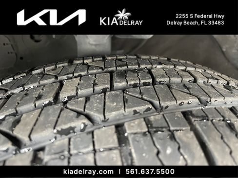 Certified 2022 Kia Niro EX image 29