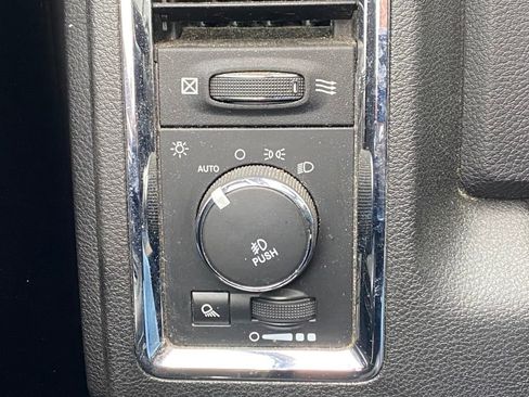 Used 2014 RAM 1500 Laramie w/ Convenience Group image 32