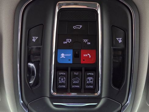 Used 2023 Jeep Grand Cherokee L Limited w/ Luxury Tech Group II AWD/4WD image 32