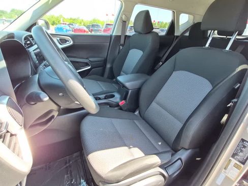 Used 2024 Kia Soul LX w/ Option Group 015 FWD image 10