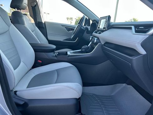 Used 2021 Toyota RAV4 XLE Premium AWD/4WD image 30