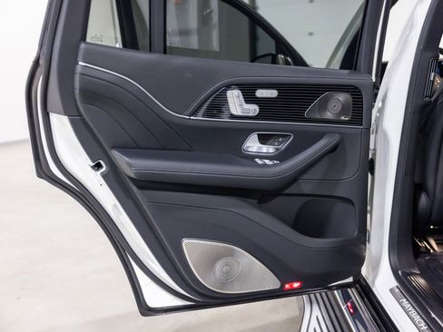 Used 2024 Mercedes-Benz Maybach GLS 600 4MATIC image 28