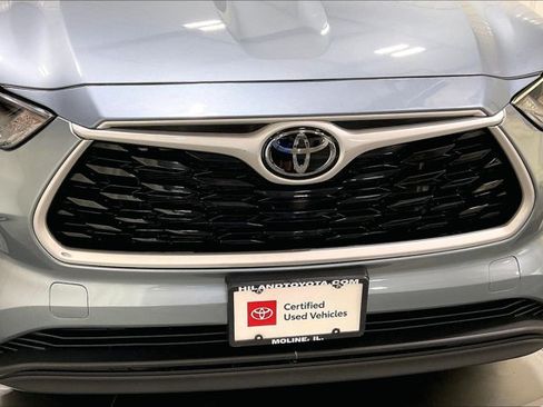 Certified 2024 Toyota Highlander XLE AWD/4WD image 32