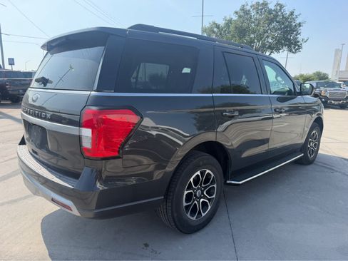 Used 2023 Ford Expedition XLT RWD image 4