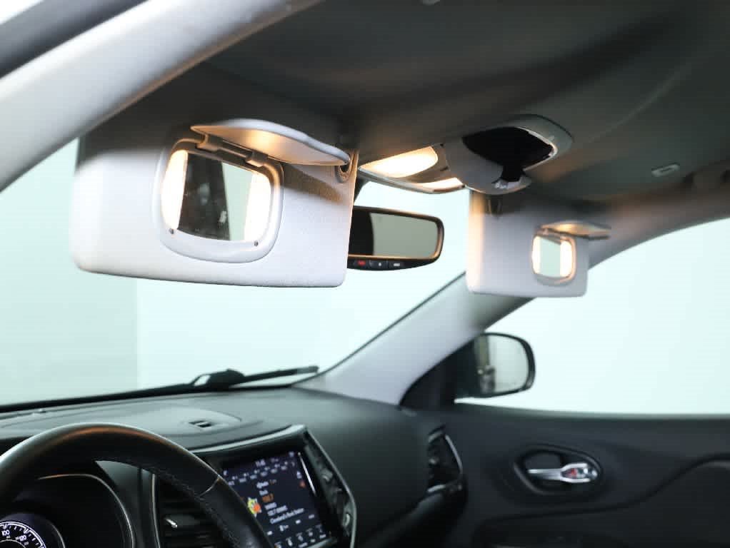 Used 2019 Jeep Cherokee Limited w/ Technology Group AWD/4WD image 19