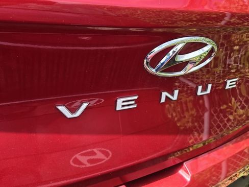 Used 2023 Hyundai Venue SEL FWD image 7