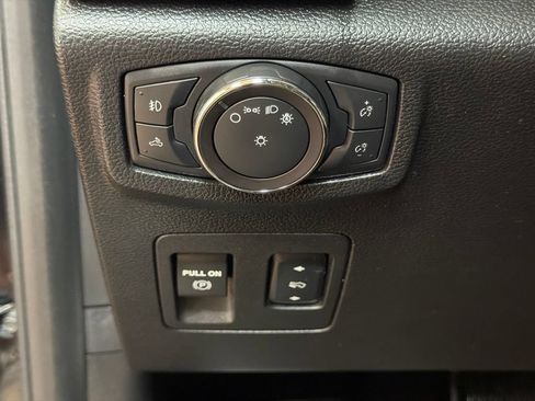 Used 2018 Ford F150 Platinum w/ Equipment Group 701A Luxury AWD/4WD image 23