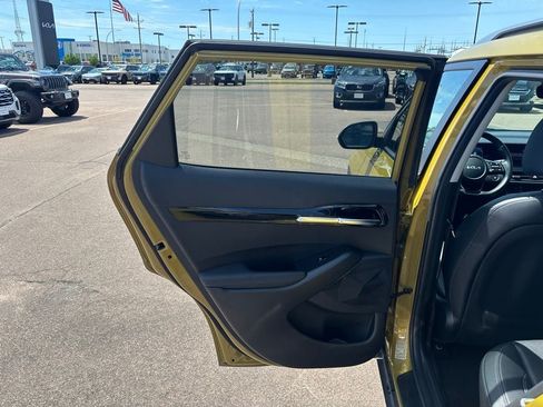 Used 2024 Kia Seltos SX w/ SX Sunroof Package AWD/4WD image 26