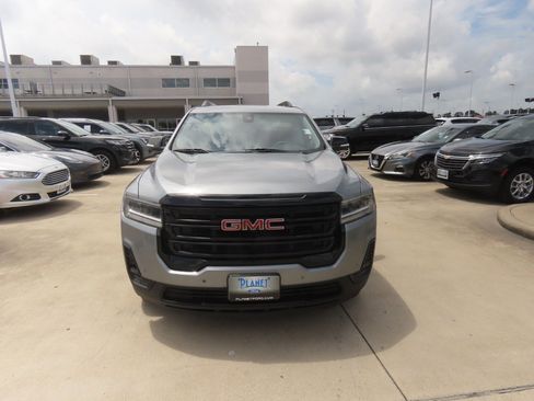Used 2023 GMC Acadia SLE w/ Driver Convenience Package FWD image 5