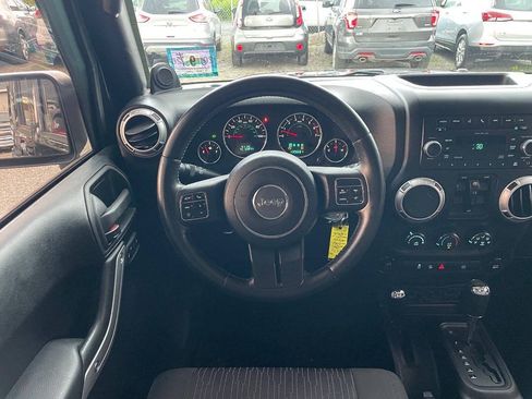 Used 2011 Jeep Wrangler Unlimited Sahara w/ Dual Top Group AWD/4WD image 14