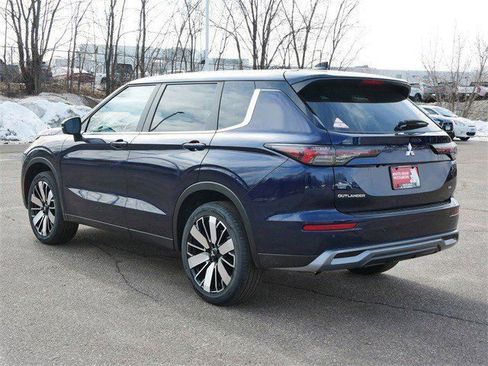 New 2026 Mitsubishi Outlander SE image 2