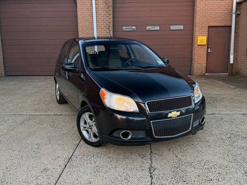 Used 2009 Chevrolet Aveo5 LT FWD image 1