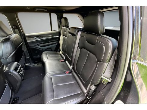 Certified 2024 Jeep Grand Cherokee Limited AWD/4WD image 35