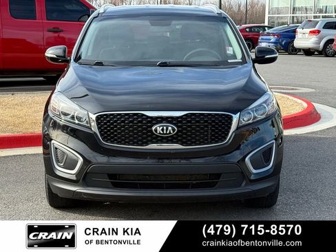 Used 2017 Kia Sorento LX image 2