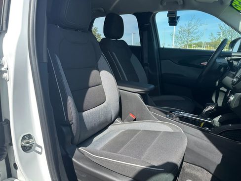 Used 2023 Chevrolet TrailBlazer LT AWD/4WD image 11