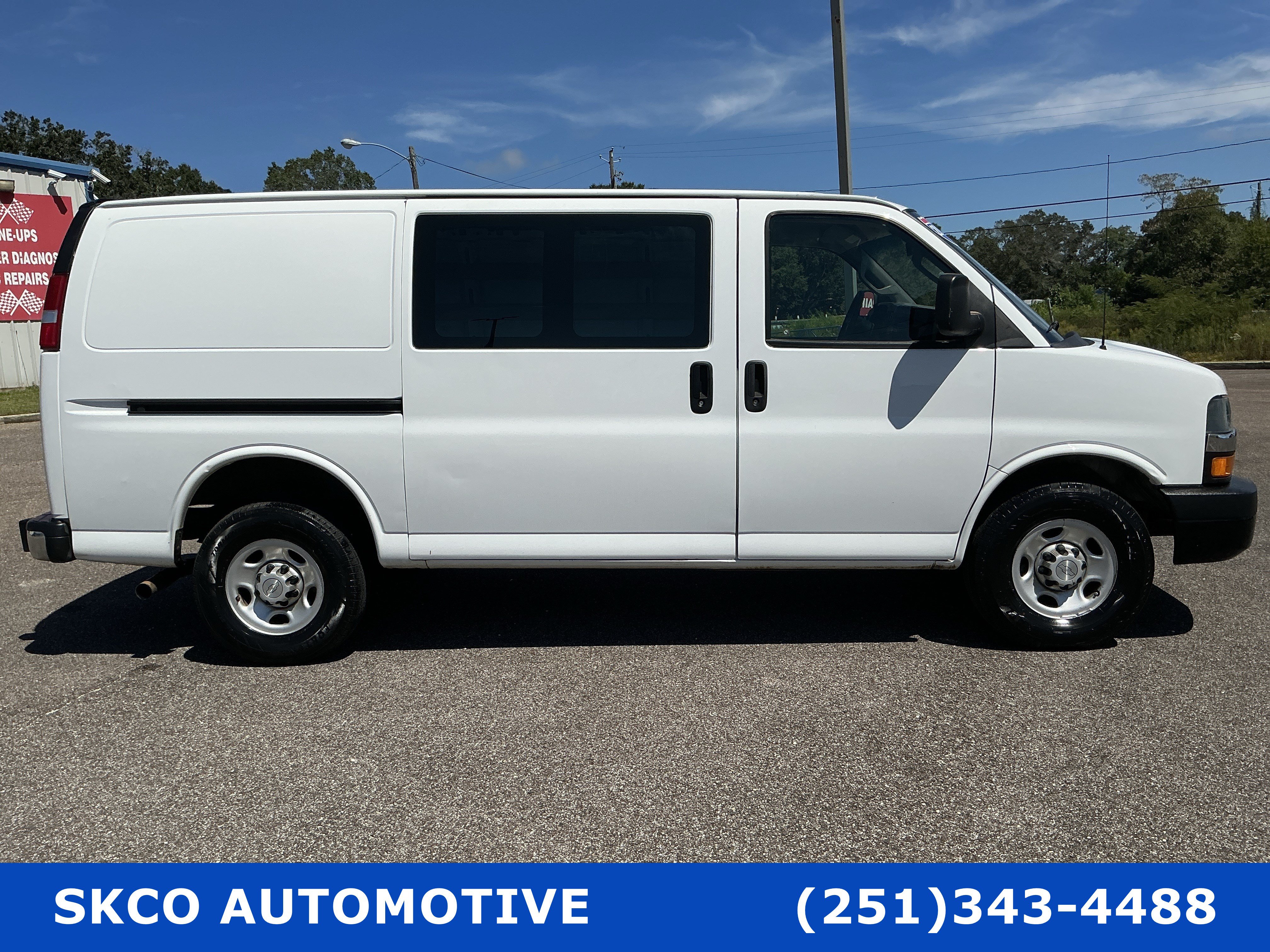 Used 2019 Chevrolet Express 2500 w/ Driver Convenience Package RWD image 6