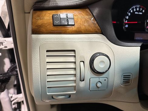 Used 2011 Cadillac DTS Platinum FWD image 30