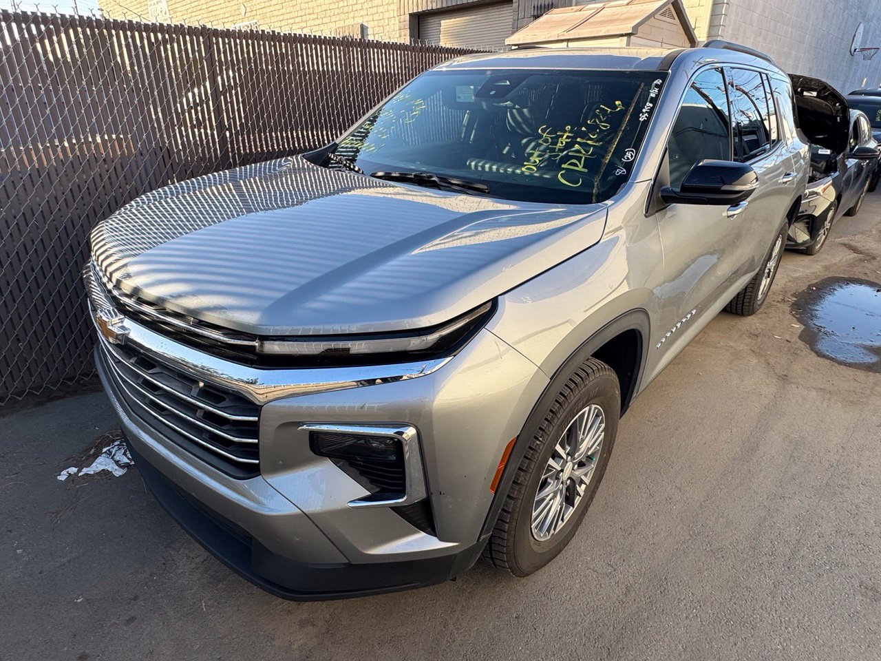 Used 2025 Chevrolet Traverse LT AWD/4WD image 2