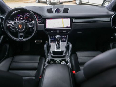 Used 2020 Porsche Cayenne Turbo w/ Assistance Package image 27