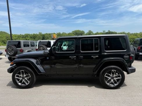 Used 2024 Jeep Wrangler Unlimited w/ Convenience Group AWD/4WD image 6