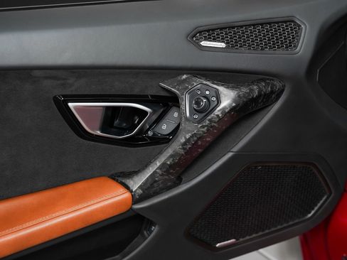 Used 2021 Lamborghini Huracan EVO image 37