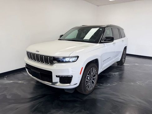 Used 2023 Jeep Grand Cherokee L Summit AWD/4WD image 3