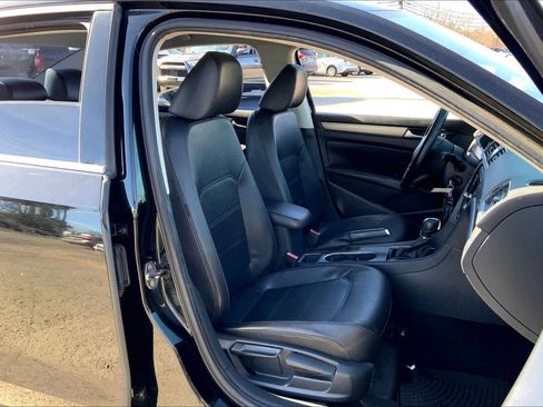 Used 2015 Volkswagen Passat 1.8T SE image 8