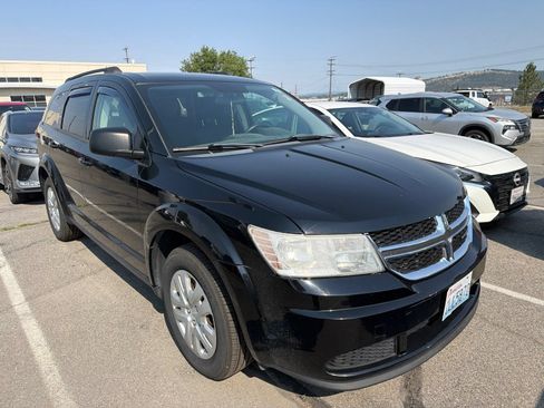 Used 2016 Dodge Grand Caravan SXT w/ Rear Park Assist Package FWD image 3