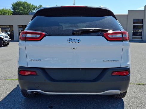 Used 2018 Jeep Cherokee Limited AWD/4WD image 6