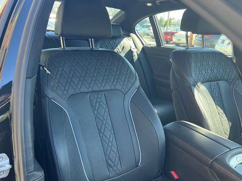 Used 2018 BMW 750i xDrive image 29