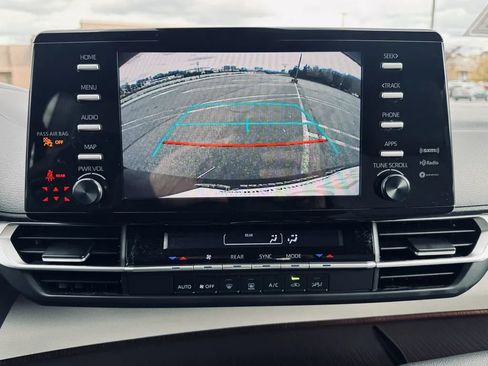 Used 2021 Toyota Sienna LE image 18