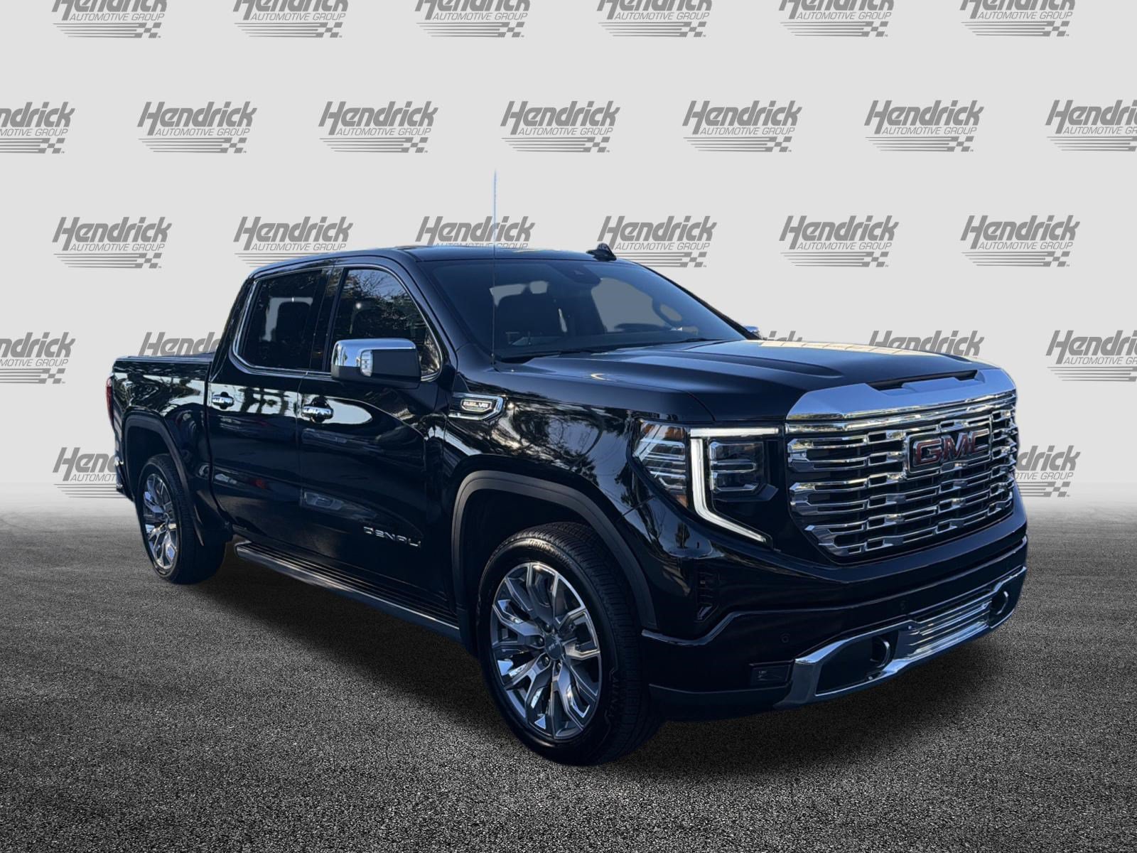 Used 2025 GMC Sierra 1500 Denali AWD/4WD image 2