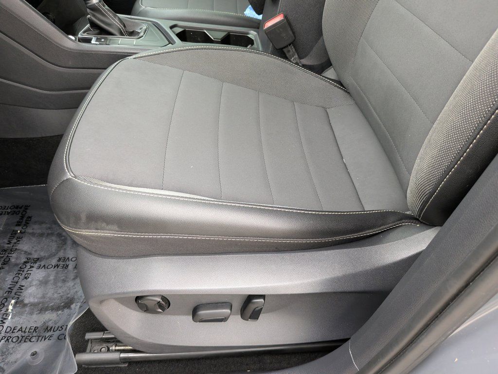 Certified 2023 Volkswagen Taos SE FWD image 18