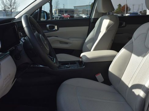 Used 2022 Kia Sorento S image 13