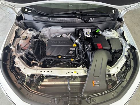 Used 2025 Buick Envista Sport Touring image 31