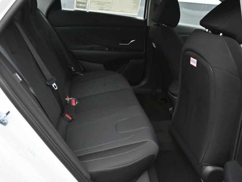 New 2026 Hyundai Elantra SE FWD image 12