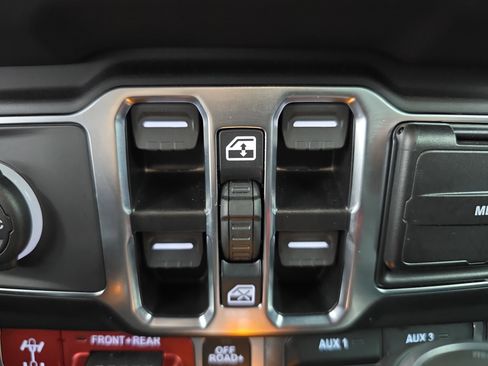 Used 2024 Jeep Wrangler Unlimited Rubicon 4xe w/ Technology Group image 27