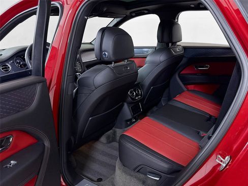 Used 2022 Bentley Bentayga image 26