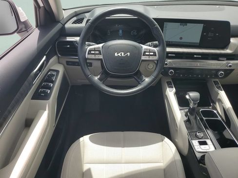 Used 2025 Kia Telluride EX w/ EX Captain's Chair Package AWD/4WD image 15