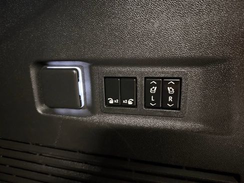 Used 2022 Chevrolet Tahoe Z71 w/ Luxury Package AWD/4WD image 44