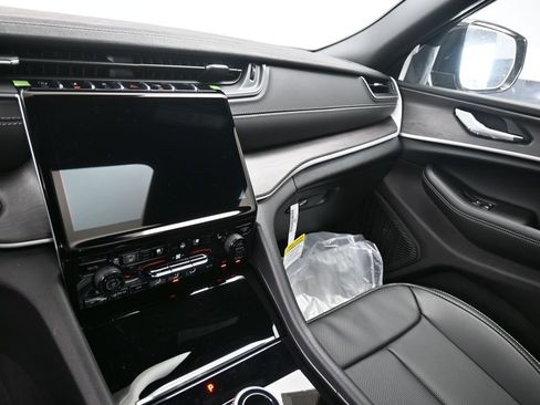 New 2025 Jeep Grand Cherokee Limited w/ Luxury Tech Group II image 17