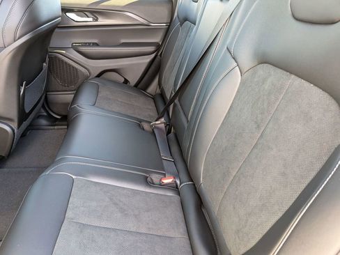 New 2025 Jeep Grand Cherokee Altitude image 32