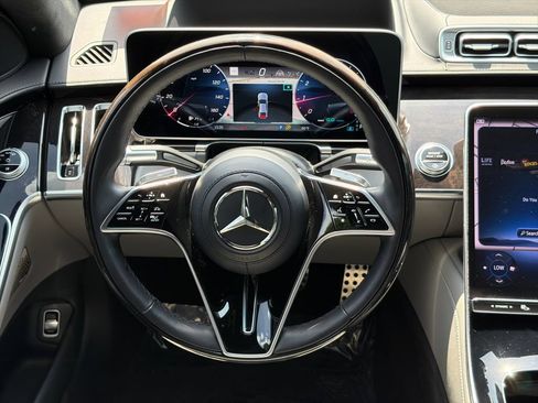 Used 2022 Mercedes-Benz S 580 4MATIC Sedan w/ AMG Line Package image 24