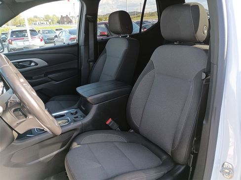 Used 2022 Chevrolet Traverse LT image 17