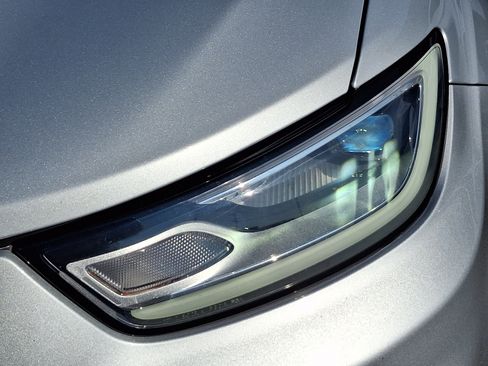 Used 2024 Chrysler Pacifica Touring-L FWD image 9