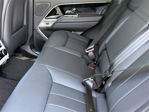 New 2025 Land Rover Range Rover SE image 12