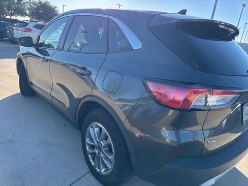 Used 2020 Ford Escape SE image 4